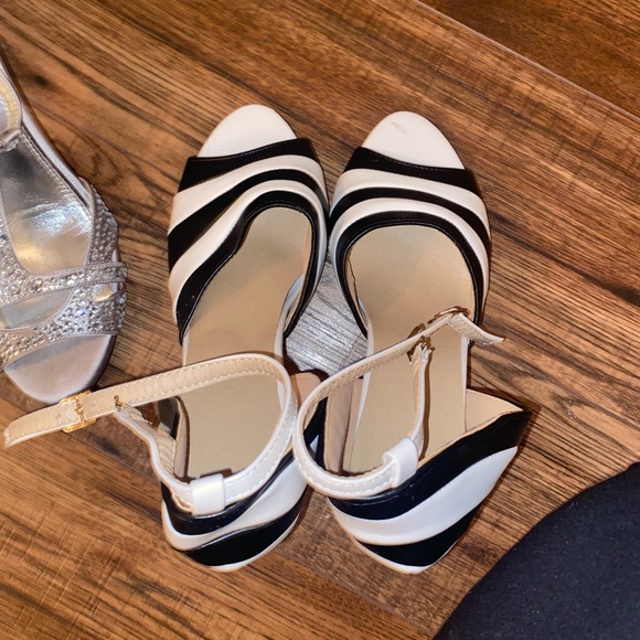 BLACK & WHITE STRIPED W/GOLD HEEL - Picture 5 of 7